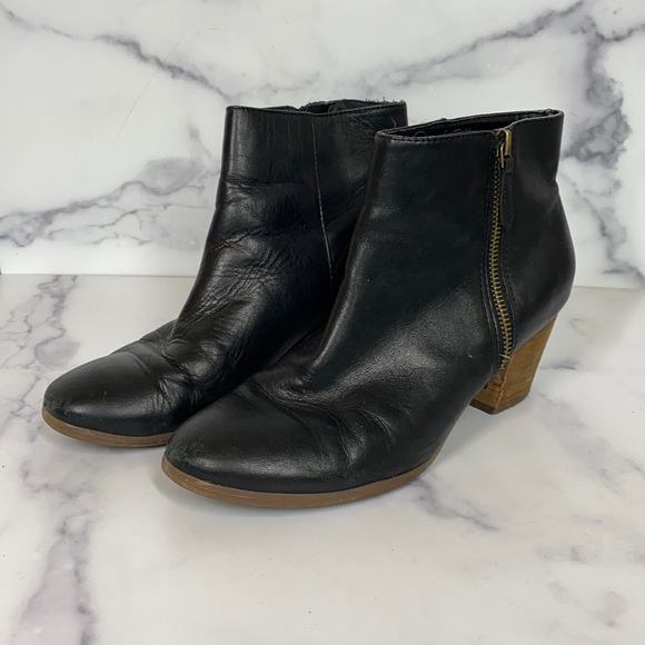Crown vintage black leather side zip ankle booties